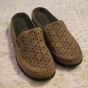 Easy Street Women's Beige Kita Comfort Mules, Size 8, Ballet Flat